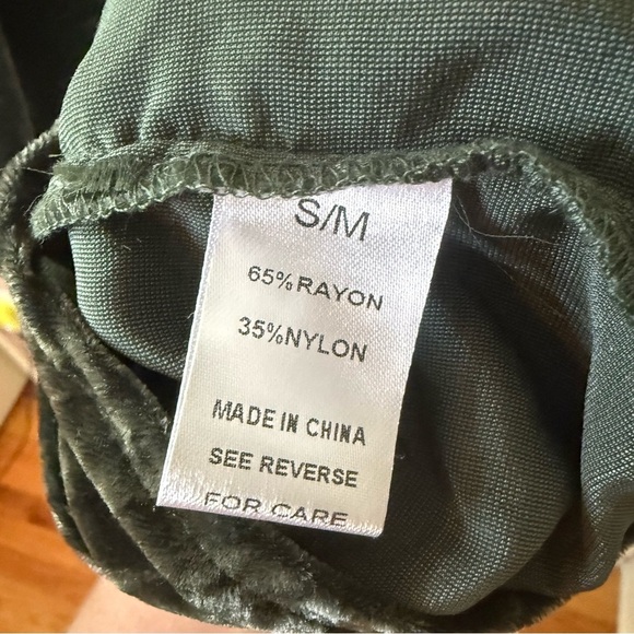 Wishlist Blouse in Dark Green velvet collared button up-size S/M - Picture 6 of 7